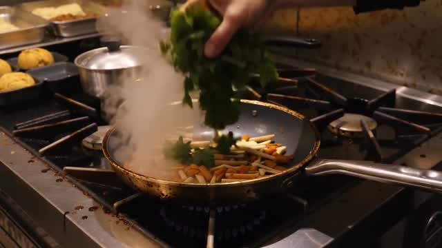 Food scenes and culinary details for warm visual stories